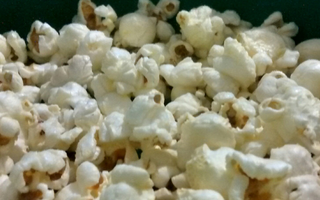 Pipoca com azeite e orégano