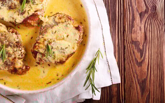 Bisteca de porco ao molho de mostarda