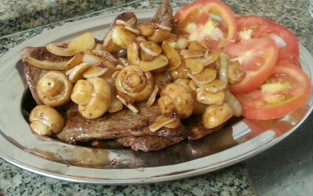 Filet mignon na manteiga e no alho