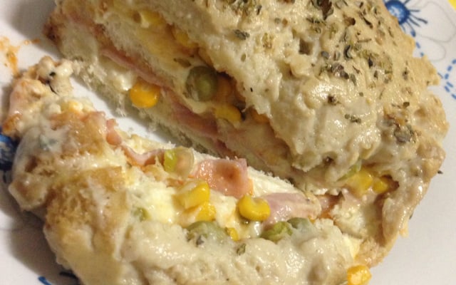 Sanduíche cremoso de forno