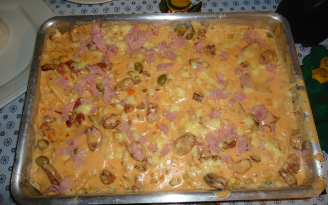 macarrão com calabresa e bacon ao molho branco