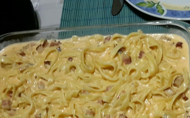 Macarrão aos 4 queijos e bacon