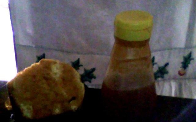 Bolo de cenoura com calda de acerola