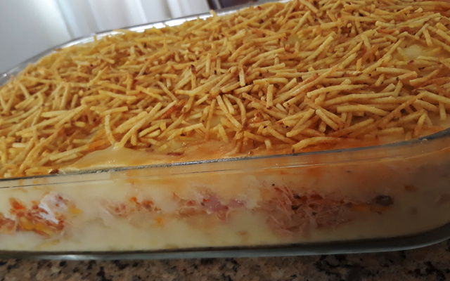 Batata recheada em travessa