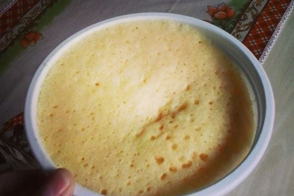 Bolo de laranja de caneca