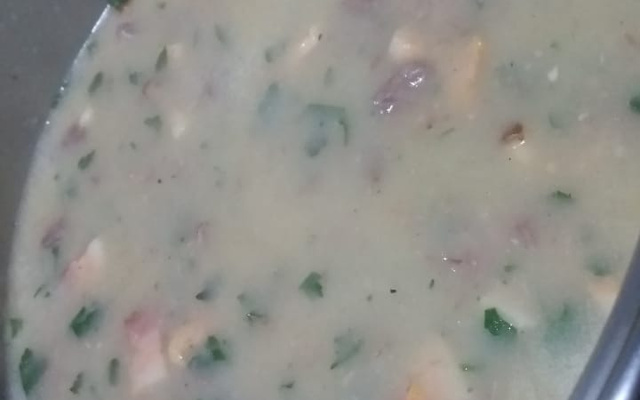 Caldo de batata com carne