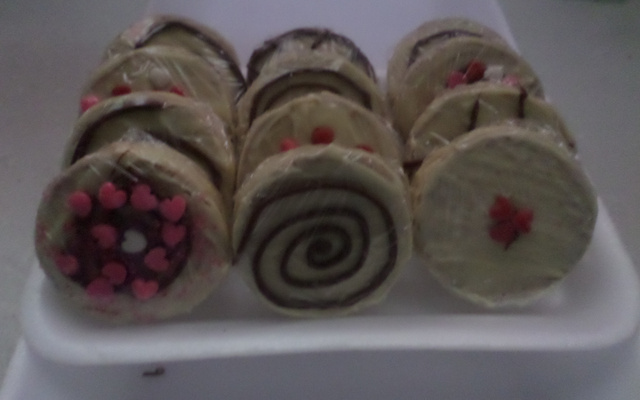 Bolacha trufada coberta com chocolate