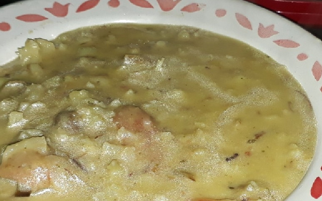 Sopa de couve com costela desfiada