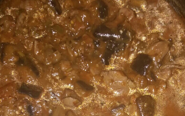 Moela cozida com berinjela