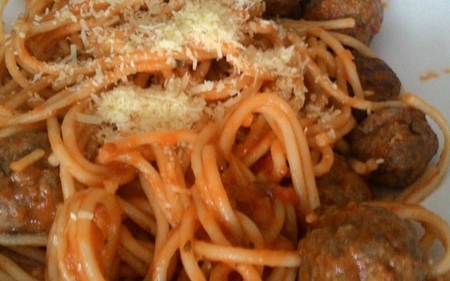 Espaguete com almôndegas