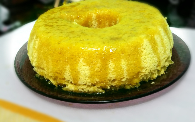 Bolo de laranja molhadinho de micro-ondas