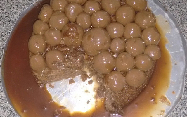 Bolo molhadinho e gelado de chocolate