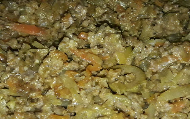 Carne moída com cenoura e batata raladas