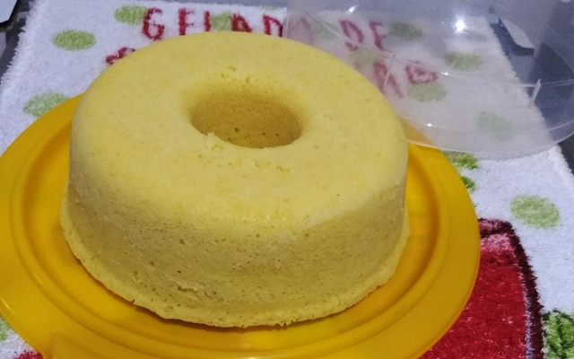 Bolo de laranja molhadinho de micro-ondas