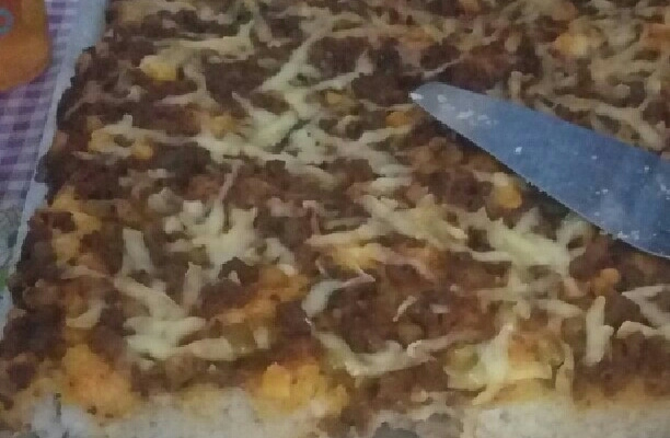 Pizza de forma para aniversário