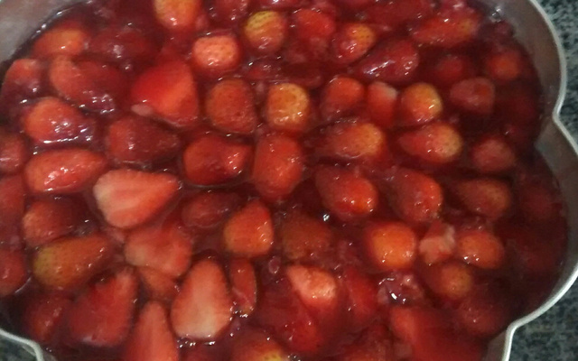 Torta de morango fácil e apetitosa