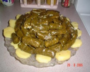 Charuto de folha de uva recheado