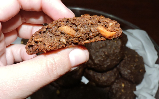 Cookie integral de cacau com amendoim