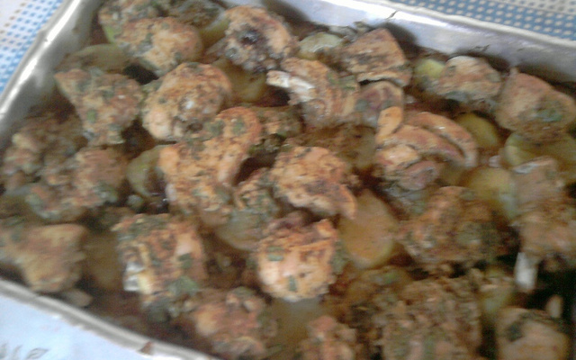 Frango assado com batatas da mamãe