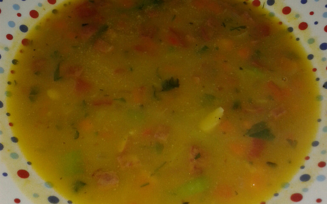 Sopa de abóbora japonesa com gengibre e alho poró