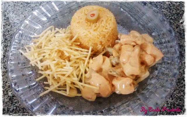 Isca de frango ao molho de mostarda