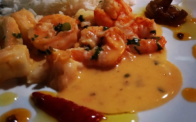 Camarão com abacaxi - comida Tailandesa