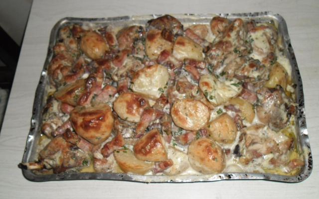 Frango com batatas ao molho de requeijão