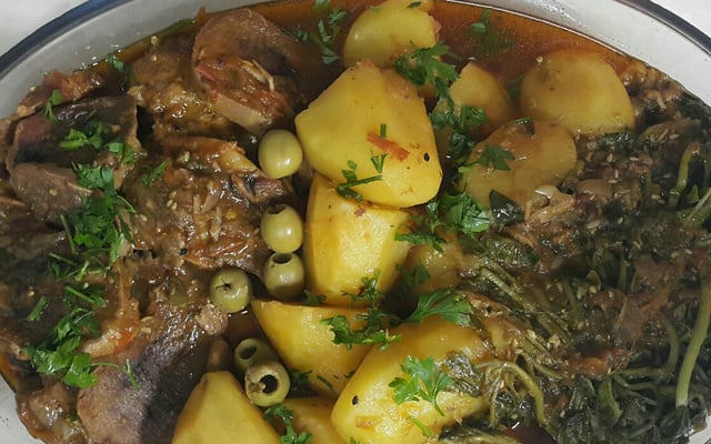 Língua com batatas e agrião