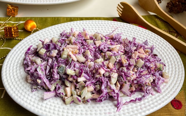 Salada de repolho com molho de iogurte