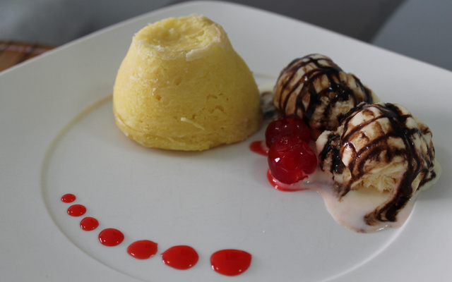 Petit Gateau de Chocolate branco