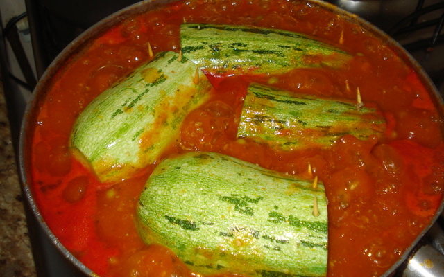 Abobrinha recheada com carne moída