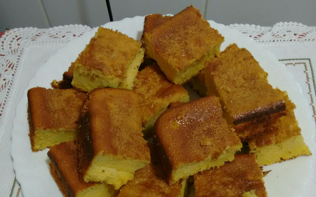 Bolo de fubá com queijo canastra