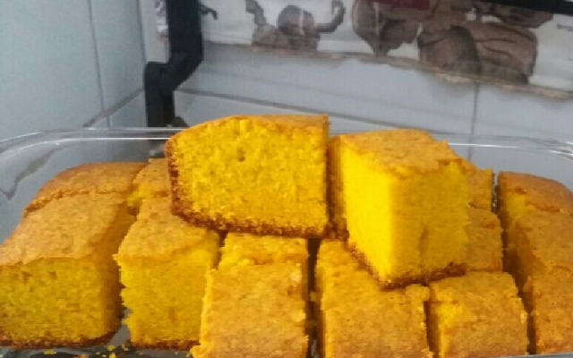 Bolo de cenoura com cobertura de caramelo