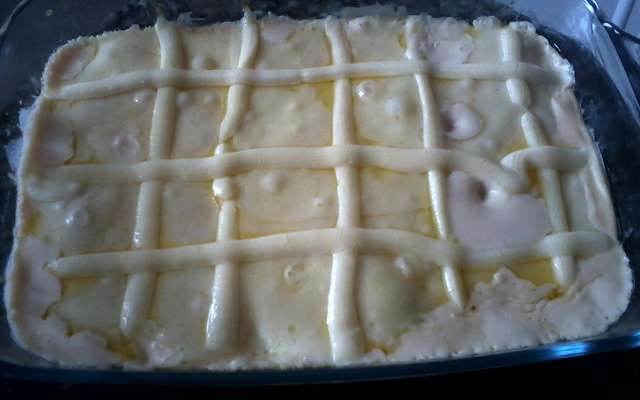 Batatas ao forno com molho branco e requeijão