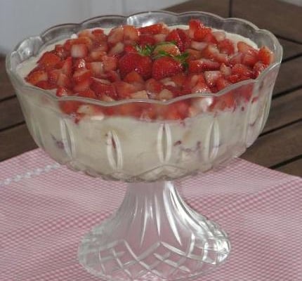 Merengue de morango com suspiro