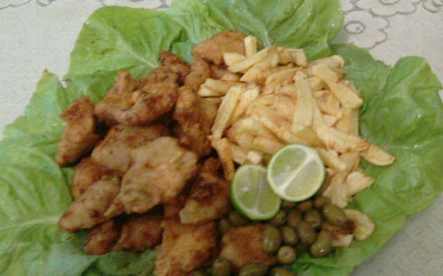 Fish and chips com molho