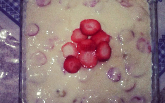 Pavê de creme branco com morango