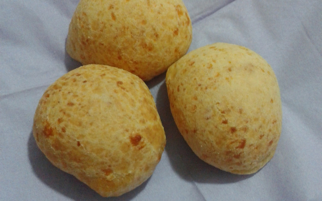 Pão de Queijo com Creme de Leite