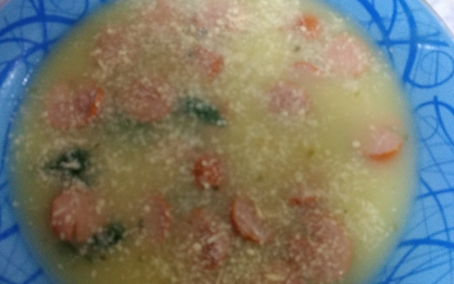 Sopa de batata simples com calabresa