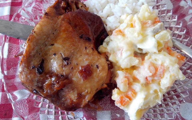 Frango de panela de pressão sem água