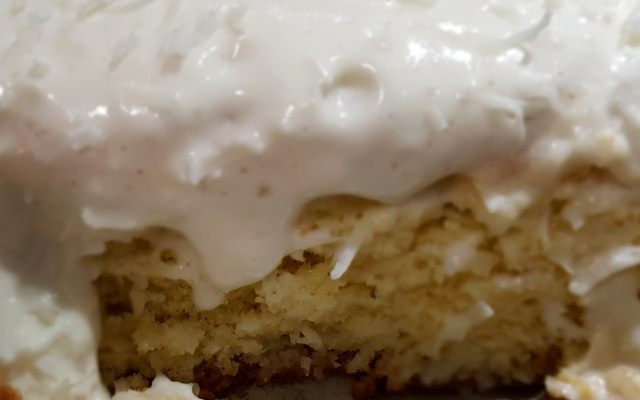 Bolo de coco molhadinho