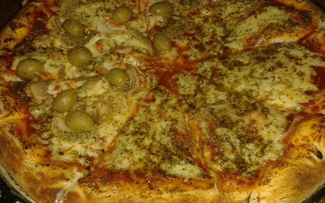 Massa de pizza com borda recheada