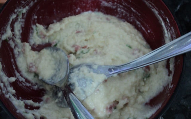 Bolinho de arroz com linguiça calabresa