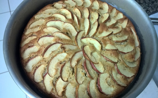 Bolo de maçã simples e rápido