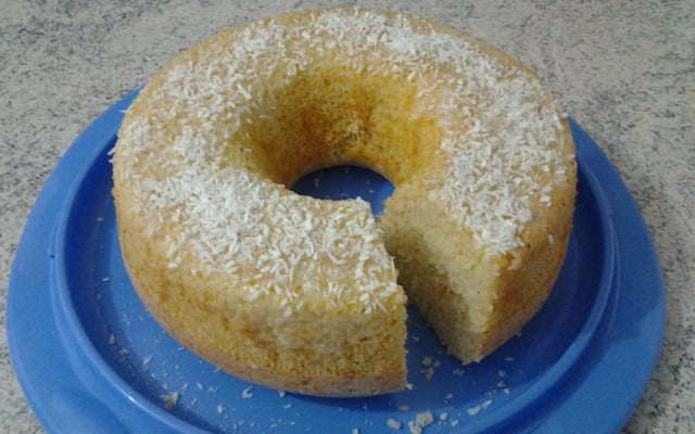 Bolo de baunilha fácil e fofinho