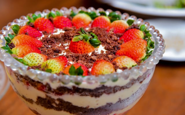Pavê de morango com creme de chocolate