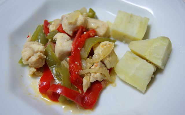 Cubos de frango ao saquê com batata doce