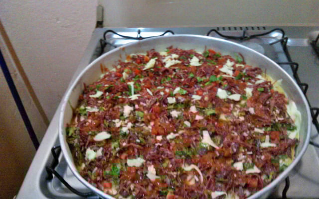 Pizza caseira de carne seca