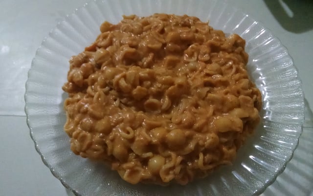 Macarrão com atum e maionese