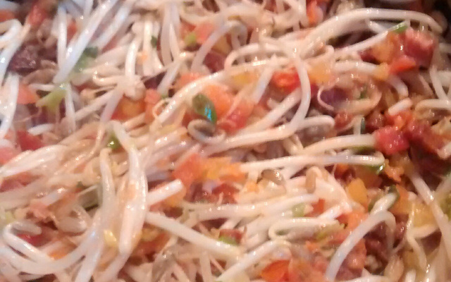 Broto de feijão com linguiça defumada